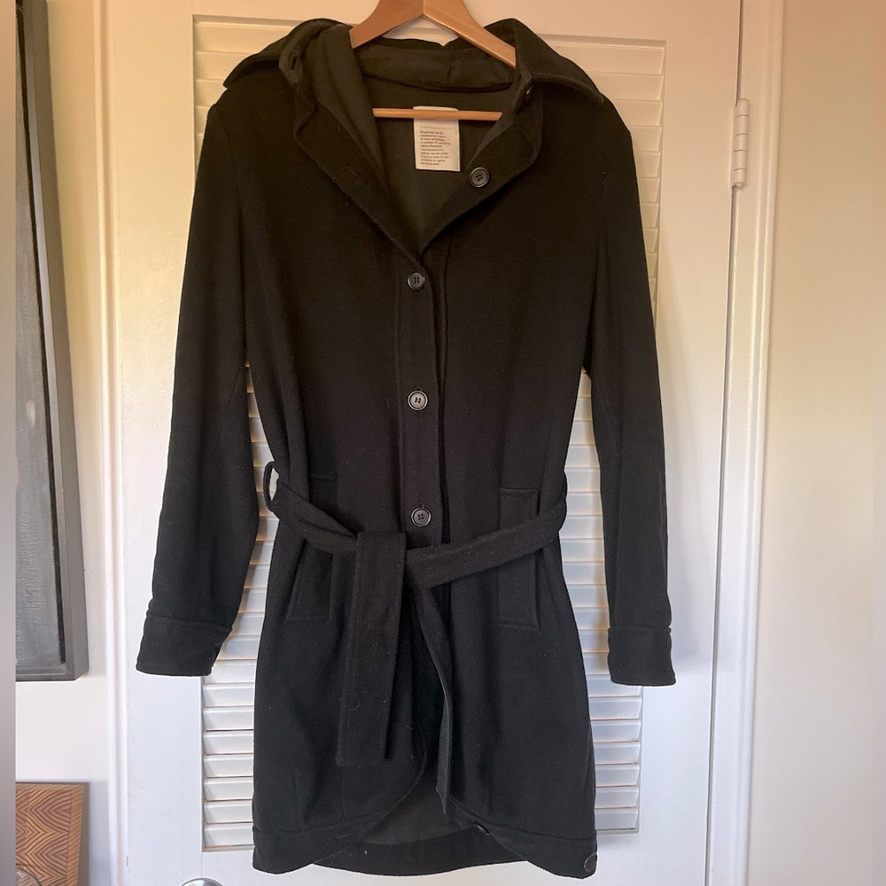 Gorgeous vintage Hussein Chalayan black wool coat. Size 44/M. Lined.
